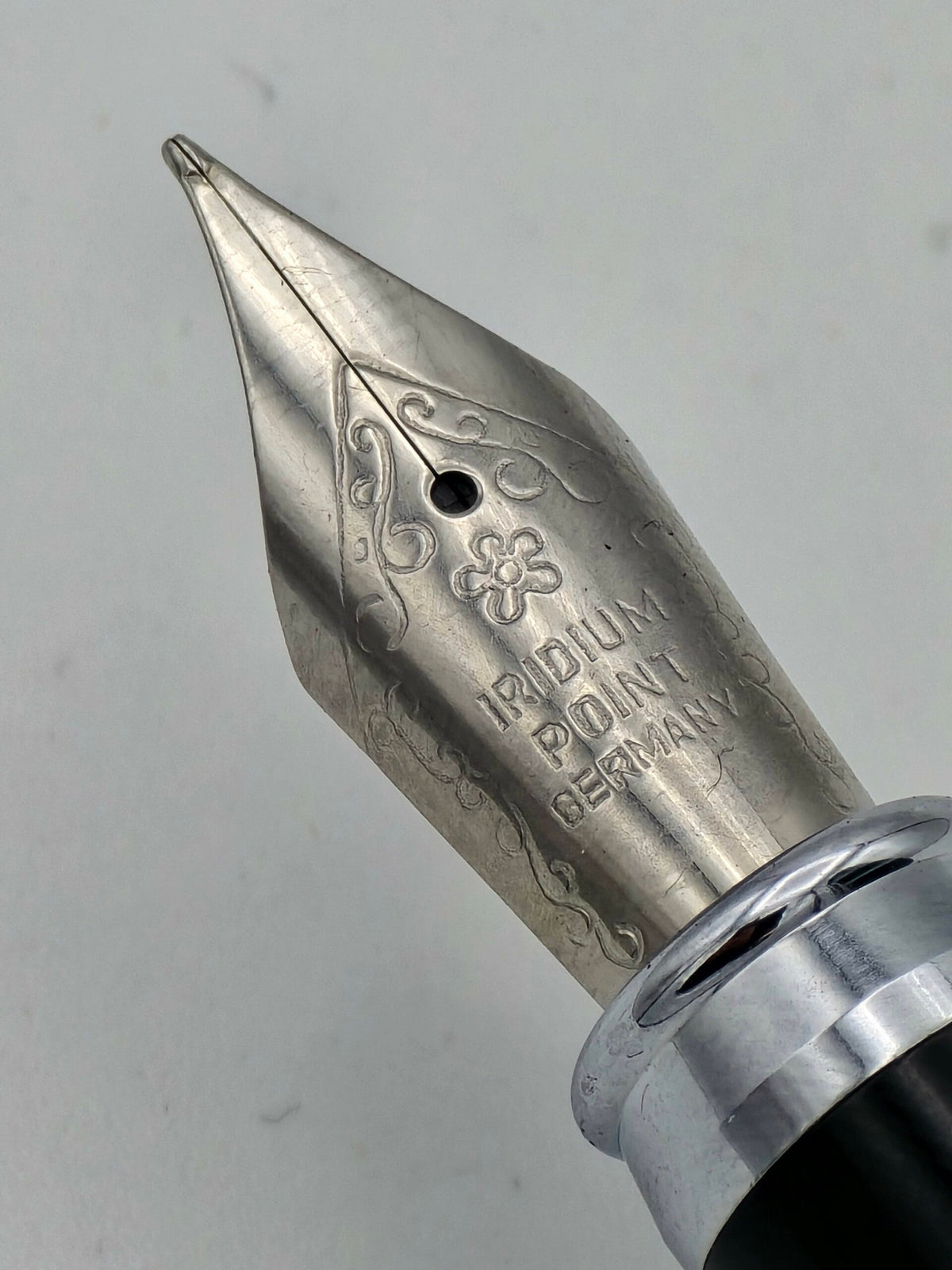 ACME Andre Putman Ribbons - Fine Steel Nib - Pre-Owned