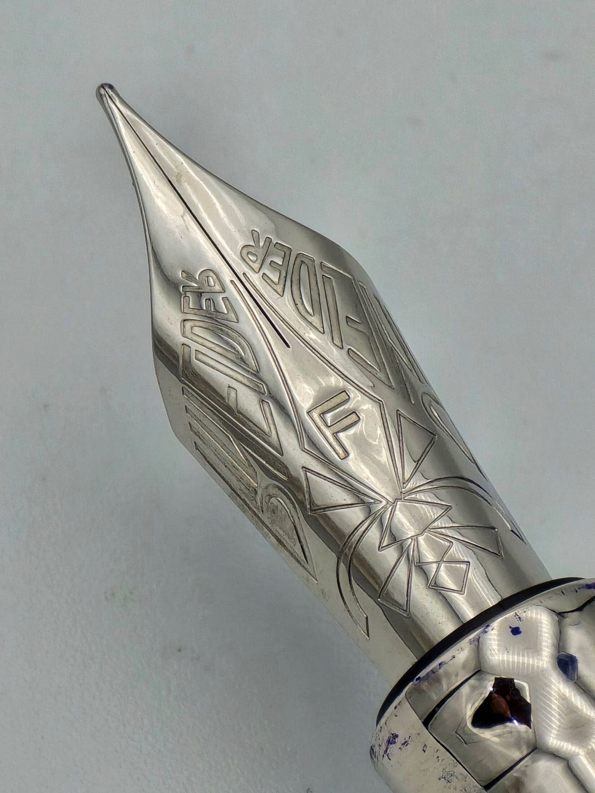 Pineider Avatar UR Neptune Blue - Fine Steel Nib - Pre-Owned