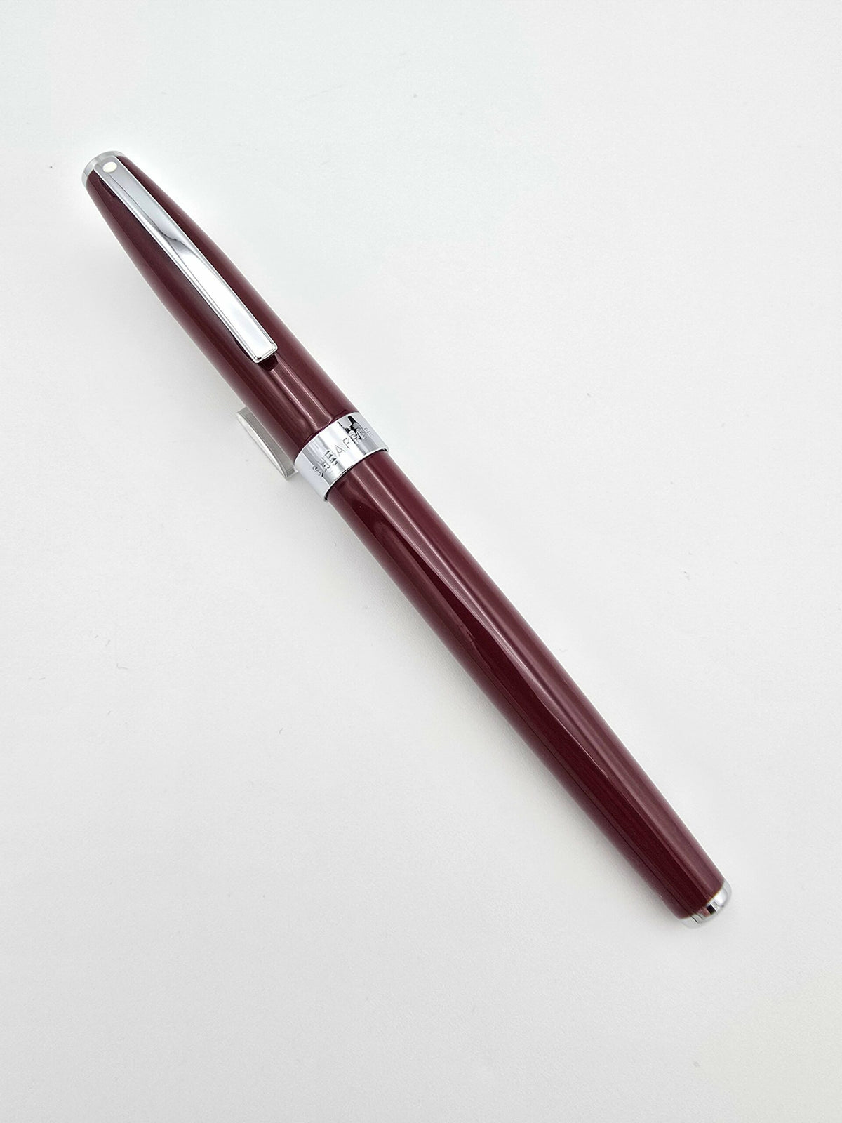 Sheaffer Sagaris Burgundy - Fine Steel Nib - Pre-Owned