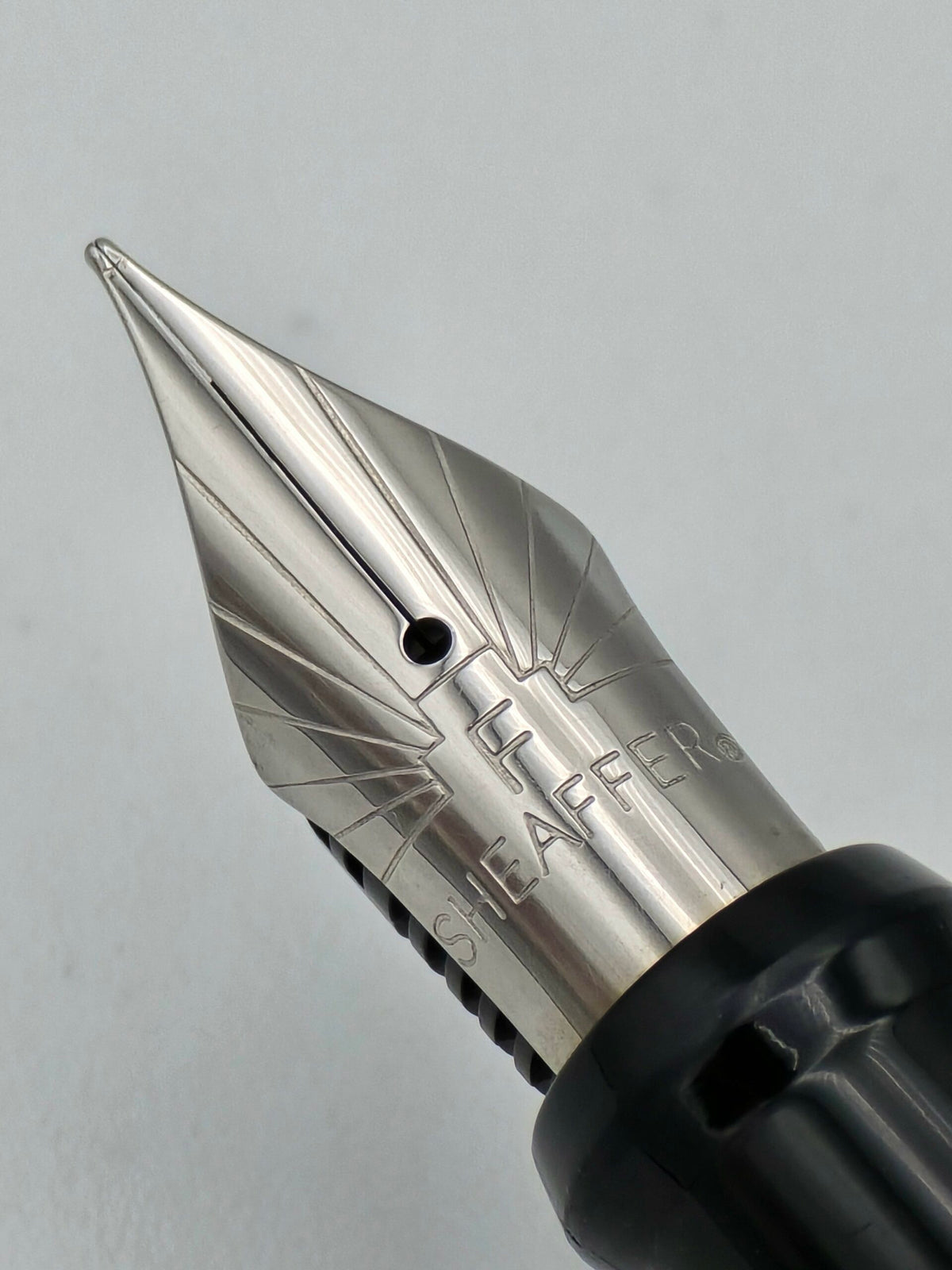 Sheaffer Sagaris Burgundy - Fine Steel Nib - Pre-Owned