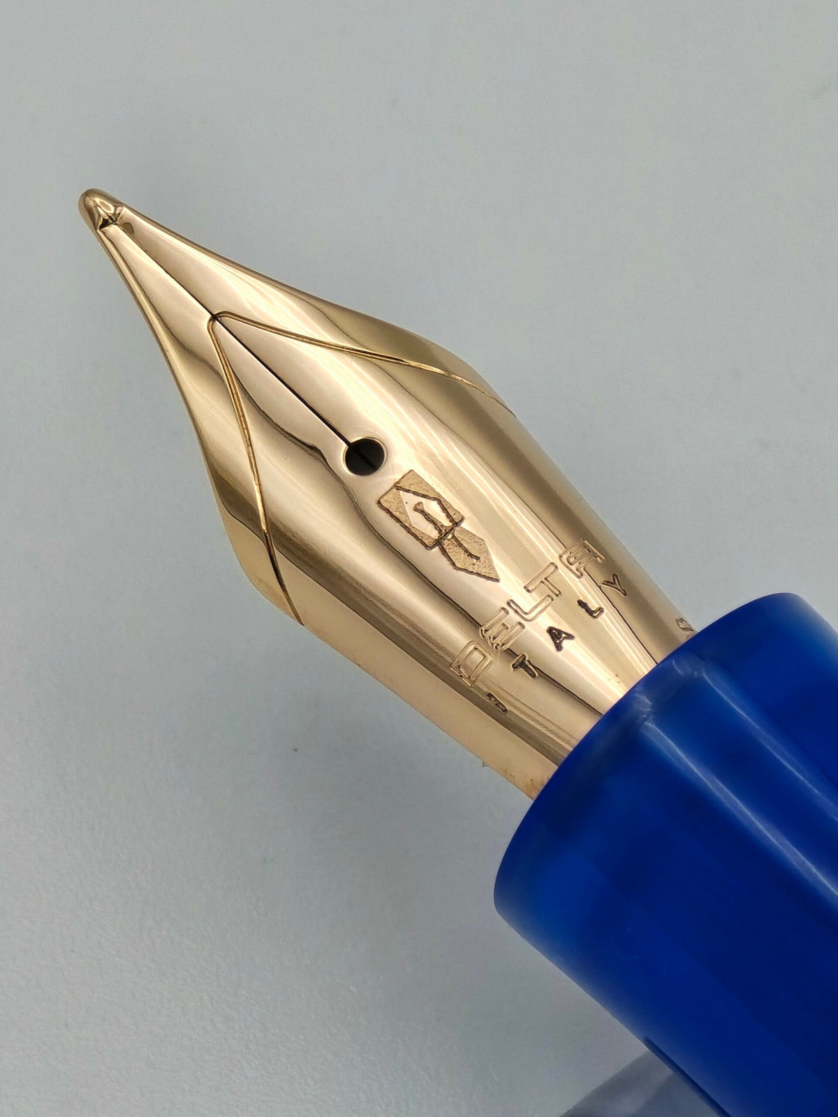 Delta Duna Blue Oasis - Broad Steel Nib - Pre-Owned