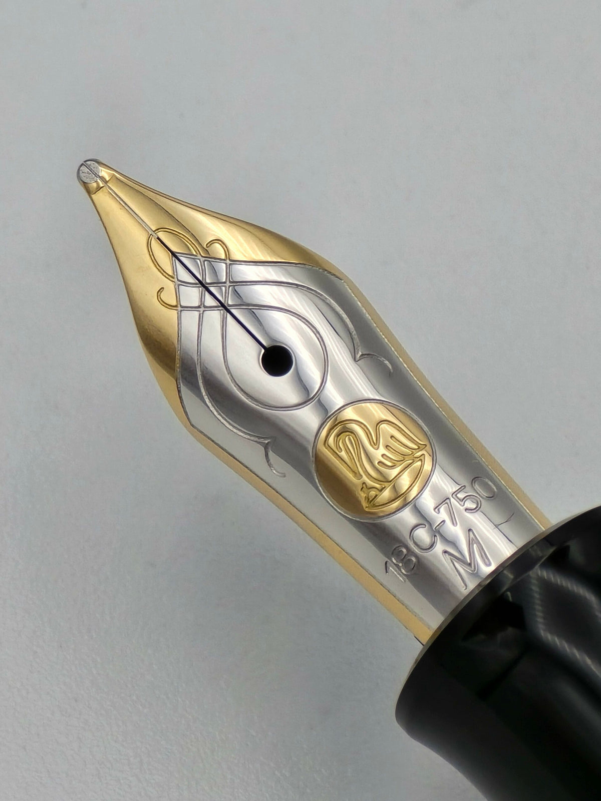 Pelikan M700 Toledo Special Edition - 18C Medium Nib - Pre-Owned