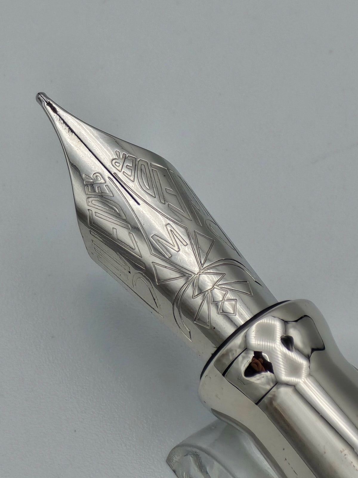 Pineider Avatar Black - Medium Steel Nib - Pre-Owned