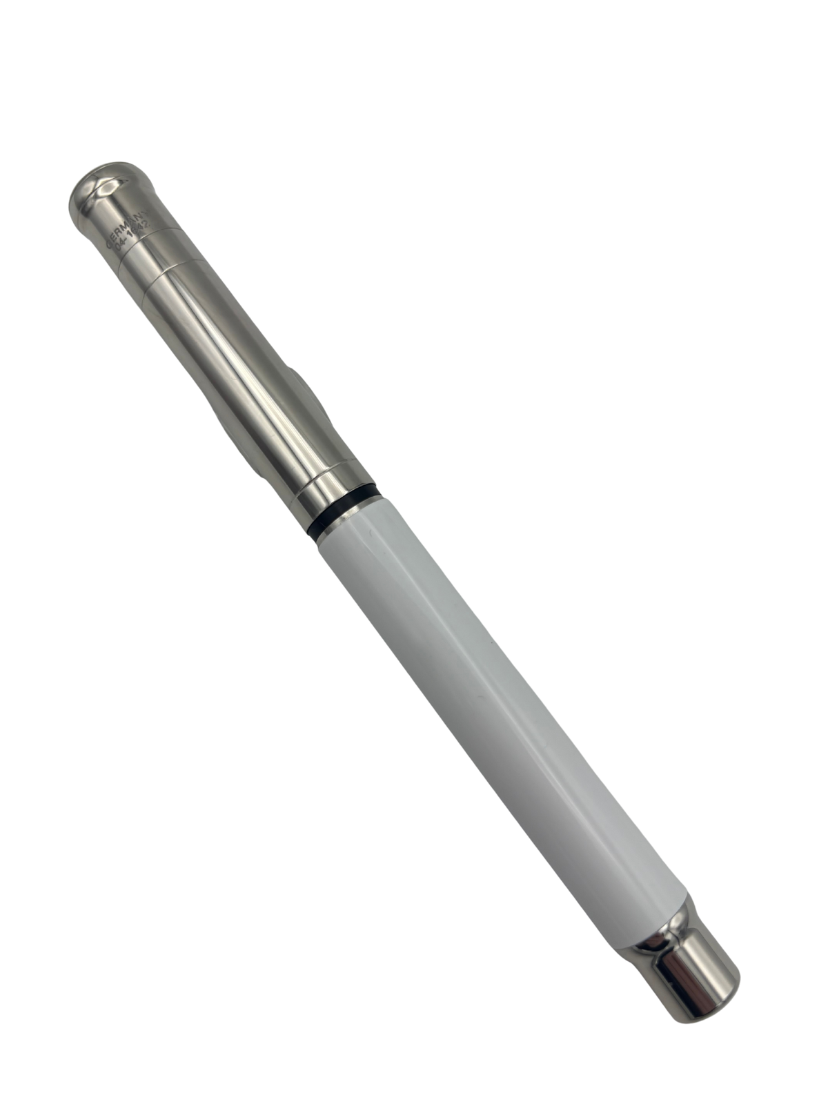 Otto Hutt 04 Scribble White - Broad Nib - Pre-Owned