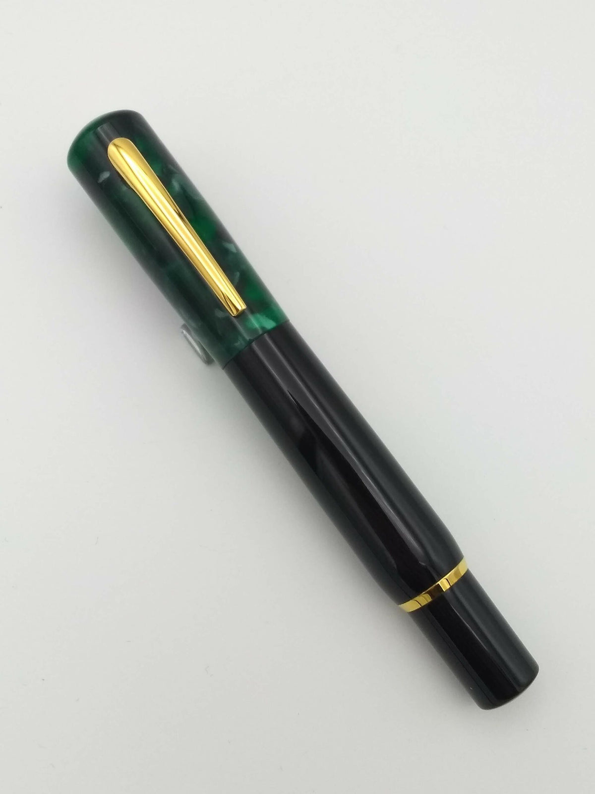Delta Planet Collection Green - 18k Medium Nib - Pre-Owned