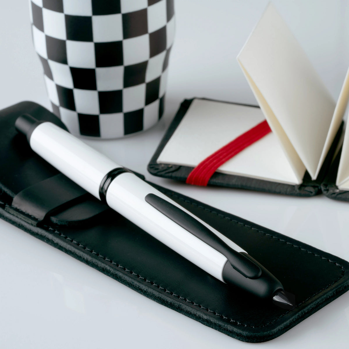 Pilot Vanishing Point Fountain Pen - White & Matte Black